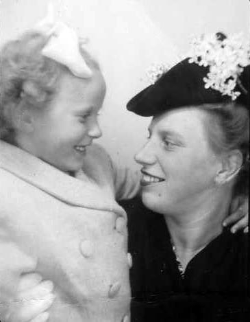 Anna och dottern Lillemor, kring 1944-45